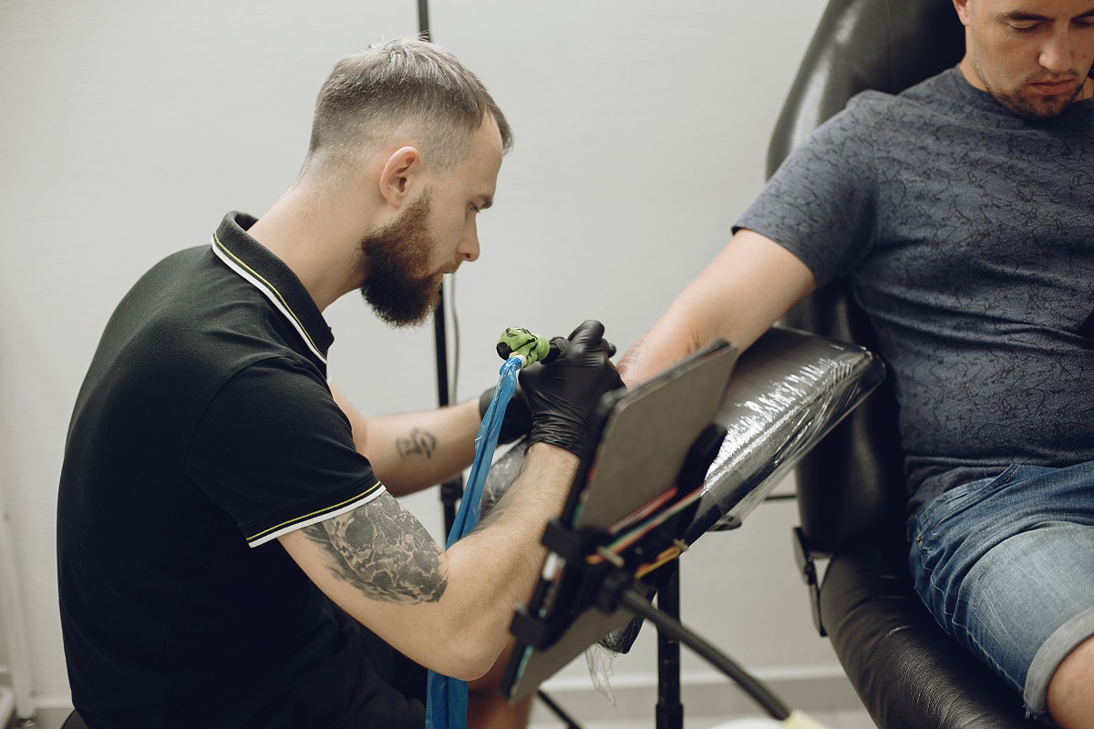How can I become a Tattoo Artist fast? Skills, Tools, Training & Salary